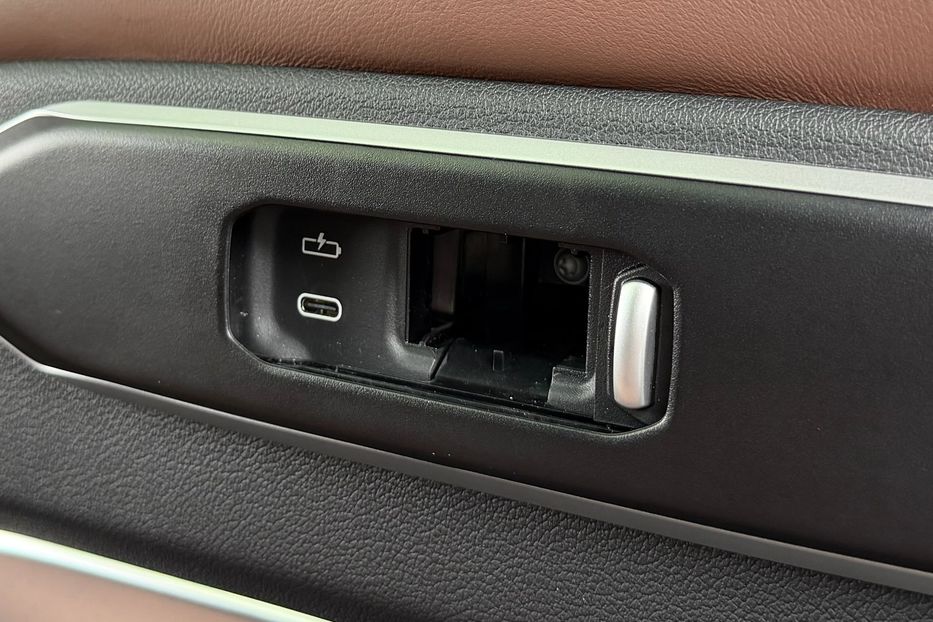 Продам BMW X7 M60i 2024 года в Киеве