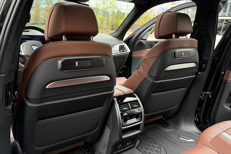 Продам BMW X7 M60i 2024 года в Киеве