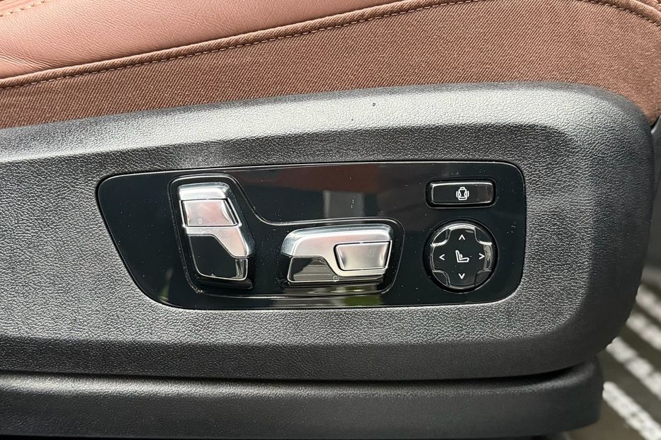 Продам BMW X7 M60i 2024 года в Киеве