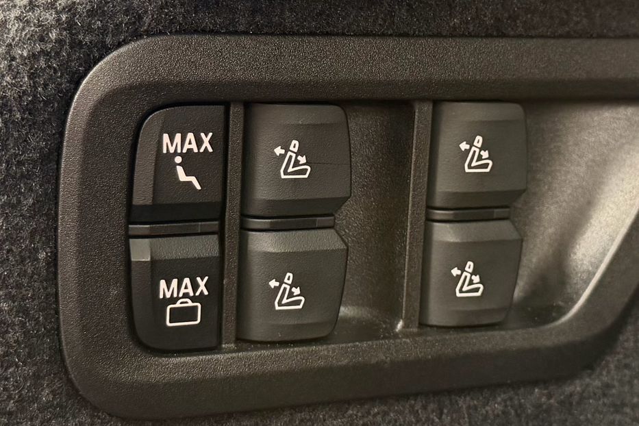 Продам BMW X7 M60i 2024 года в Киеве