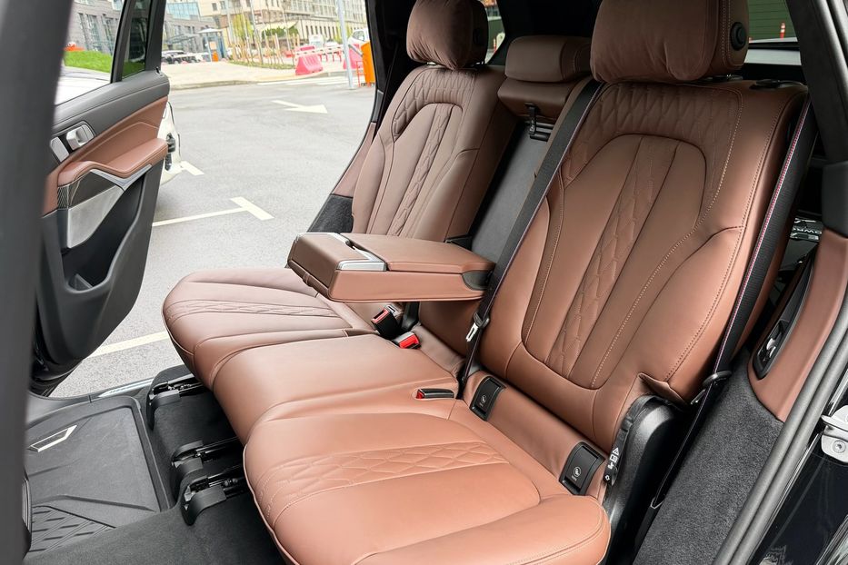 Продам BMW X7 M60i 2024 года в Киеве