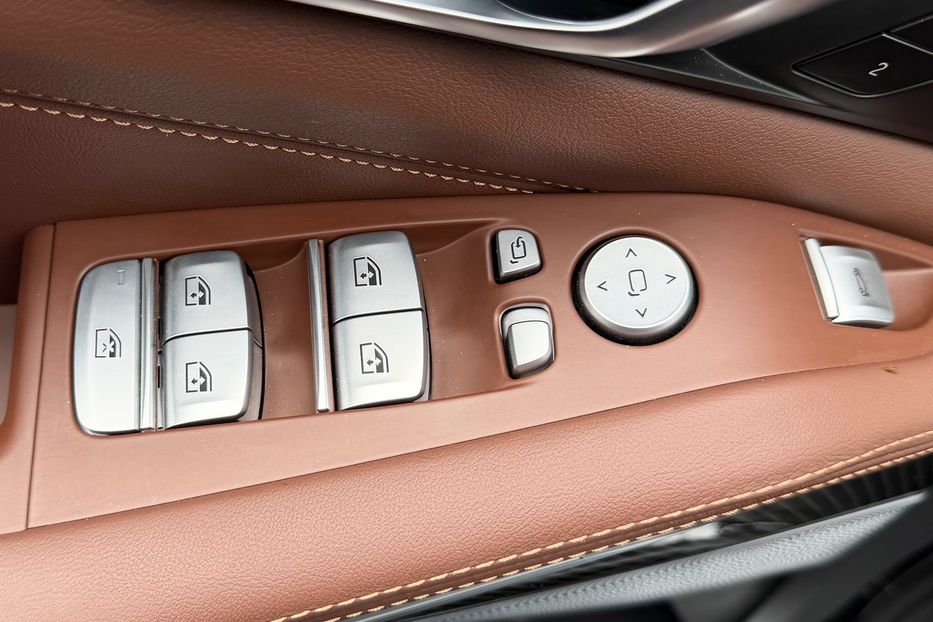 Продам BMW X7 M60i 2024 года в Киеве