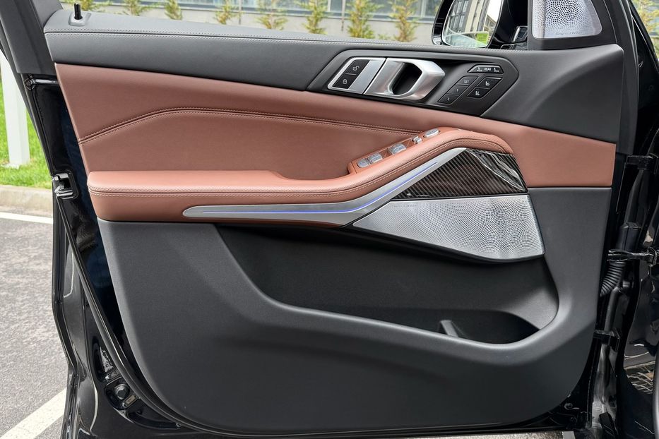 Продам BMW X7 M60i 2024 года в Киеве