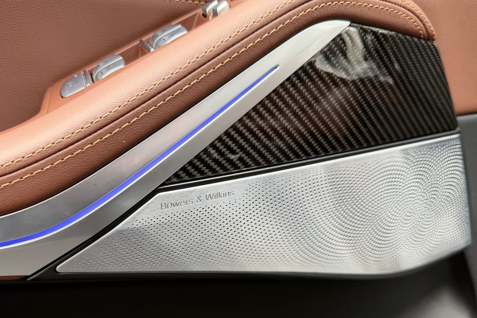 Продам BMW X7 M60i 2024 года в Киеве