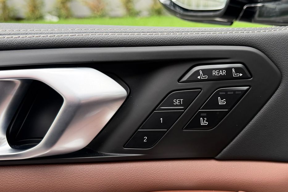 Продам BMW X7 M60i 2024 года в Киеве