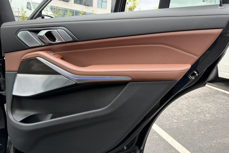 Продам BMW X7 M60i 2024 года в Киеве