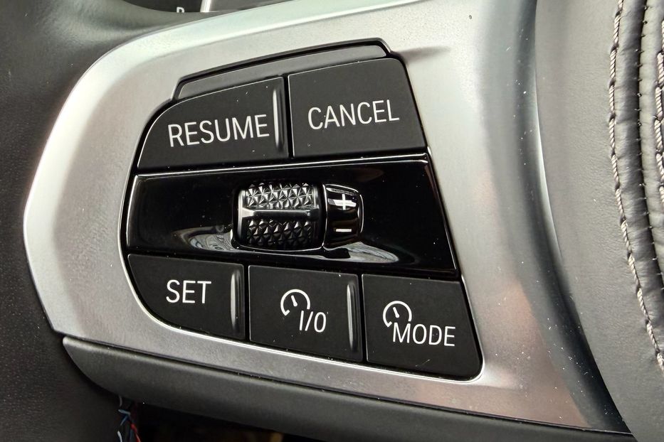 Продам BMW X7 M60i 2024 года в Киеве