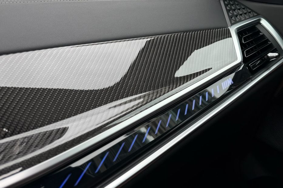 Продам BMW X7 M60i 2024 года в Киеве