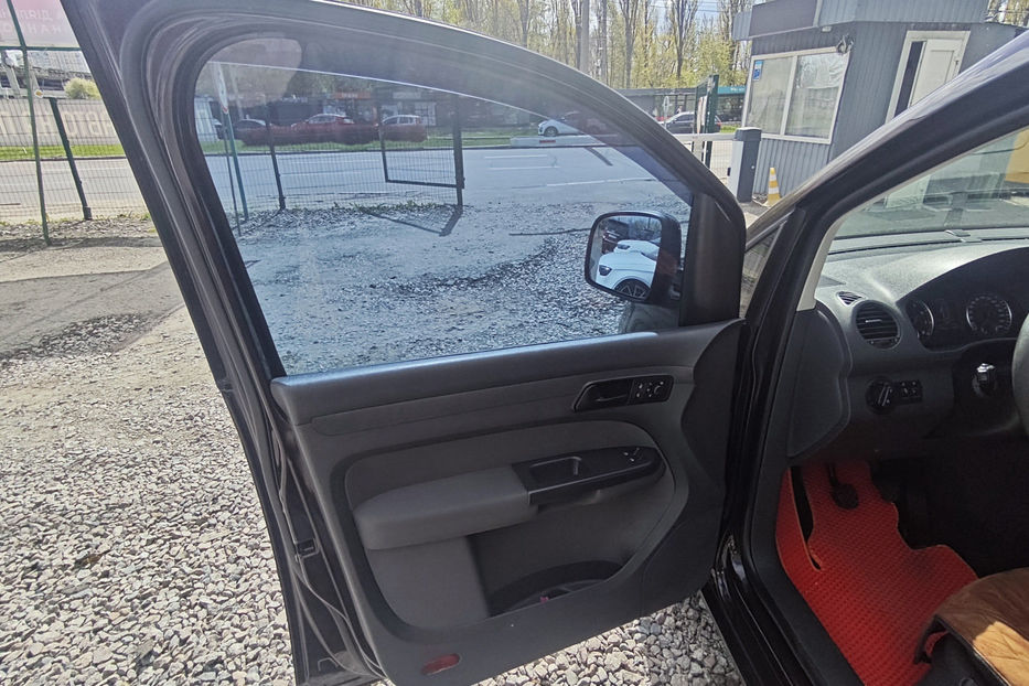 Продам Volkswagen Caddy пасс. 2.0 MT (109 к.с.) 2011 года в Киеве