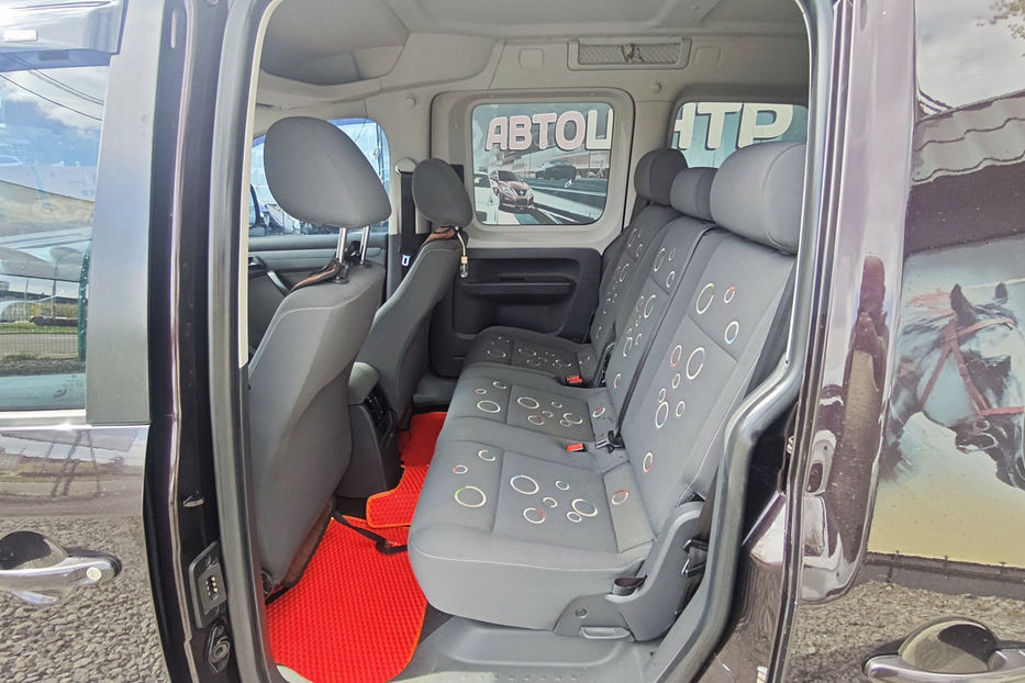 Продам Volkswagen Caddy пасс. 2.0 MT (109 к.с.) 2011 года в Киеве