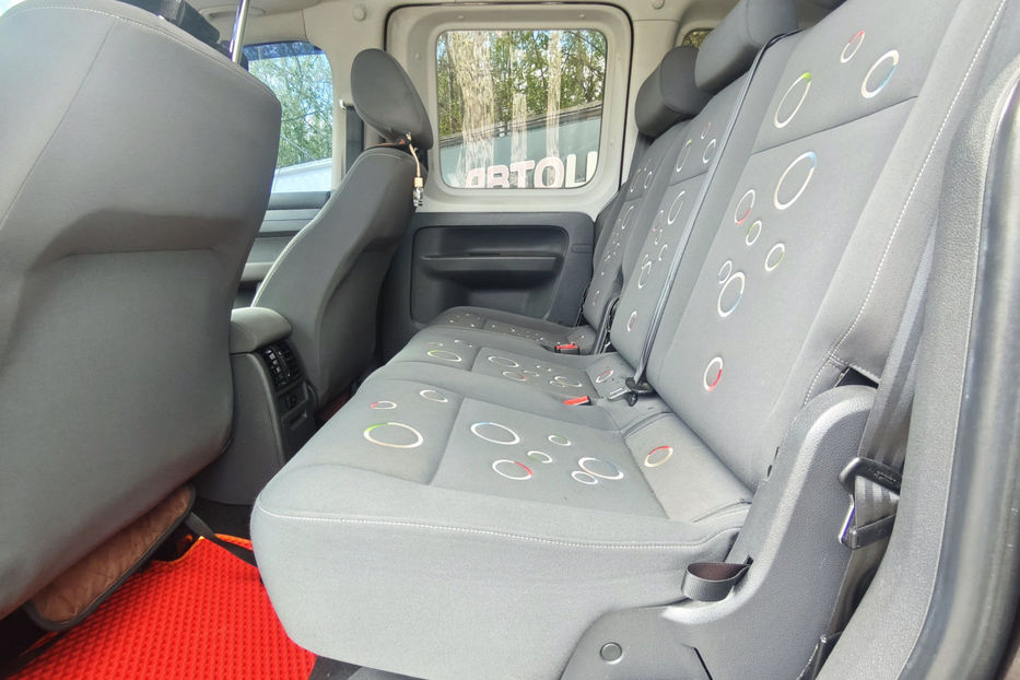 Продам Volkswagen Caddy пасс. 2.0 MT (109 к.с.) 2011 года в Киеве