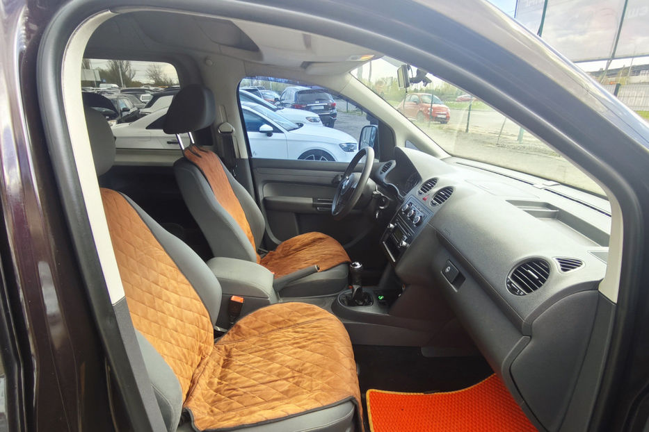 Продам Volkswagen Caddy пасс. 2.0 MT (109 к.с.) 2011 года в Киеве