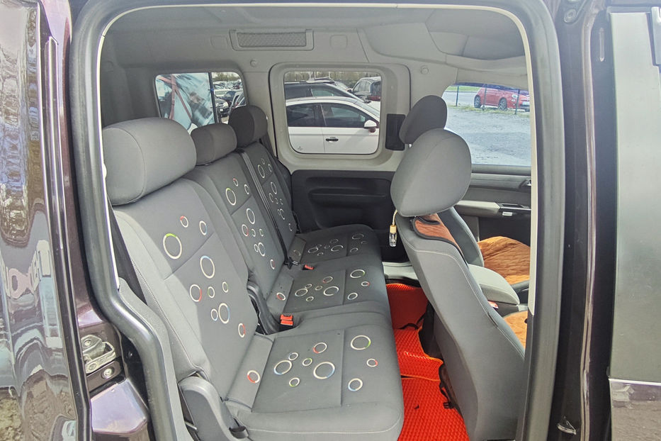 Продам Volkswagen Caddy пасс. 2.0 MT (109 к.с.) 2011 года в Киеве