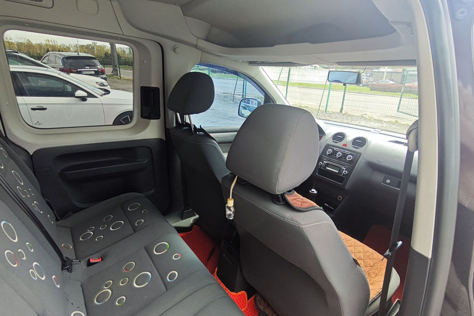 Продам Volkswagen Caddy пасс. 2.0 MT (109 к.с.) 2011 года в Киеве