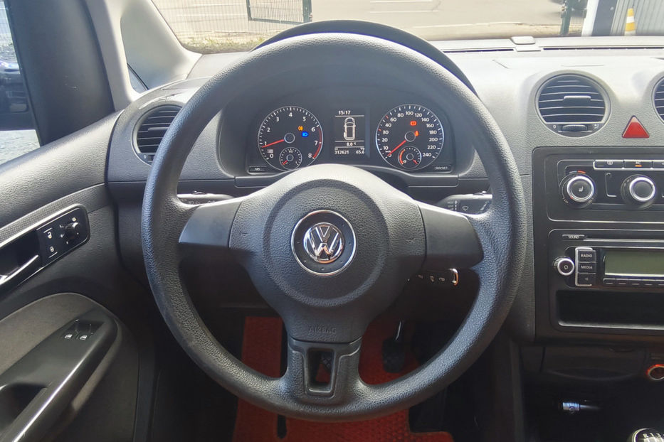 Продам Volkswagen Caddy пасс. 2.0 MT (109 к.с.) 2011 года в Киеве