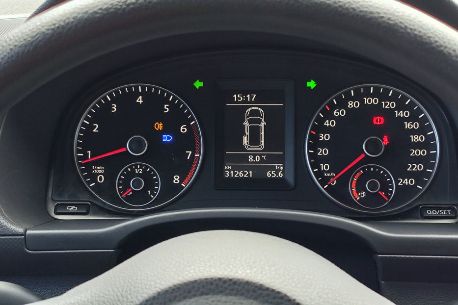 Продам Volkswagen Caddy пасс. 2.0 MT (109 к.с.) 2011 года в Киеве