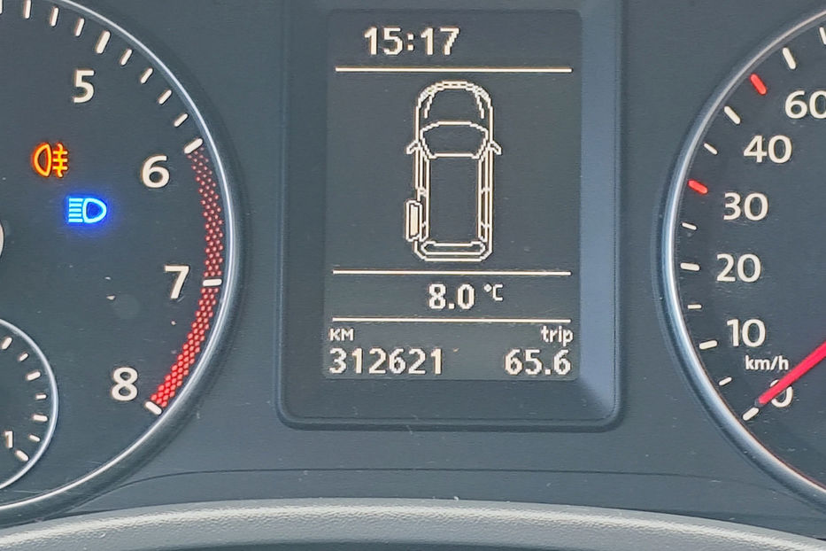 Продам Volkswagen Caddy пасс. 2.0 MT (109 к.с.) 2011 года в Киеве