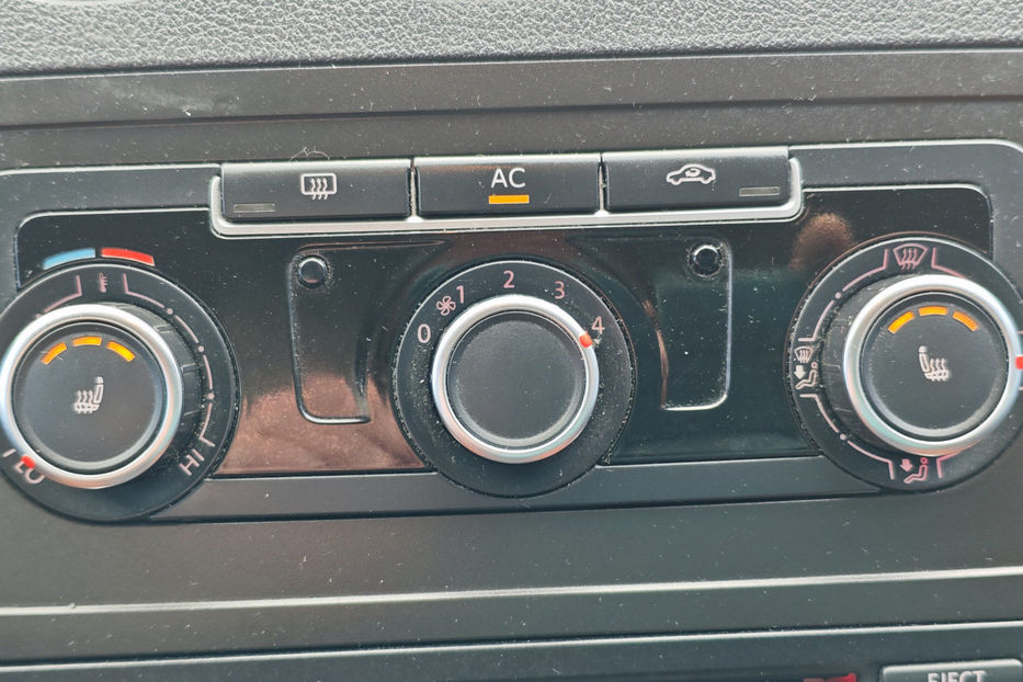 Продам Volkswagen Caddy пасс. 2.0 MT (109 к.с.) 2011 года в Киеве