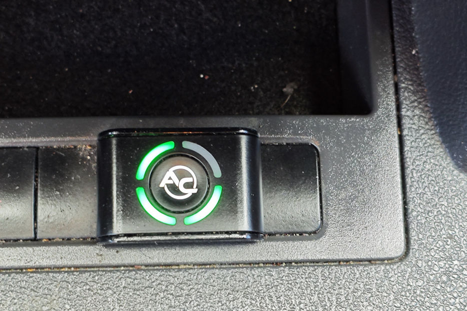 Продам Volkswagen Caddy пасс. 2.0 MT (109 к.с.) 2011 года в Киеве