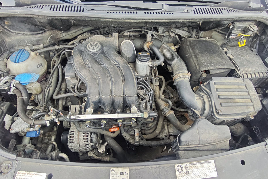 Продам Volkswagen Caddy пасс. 2.0 MT (109 к.с.) 2011 года в Киеве