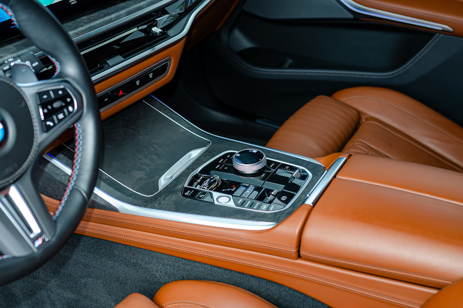 Продам BMW X7 M60i Xdrive 2023 года в Киеве