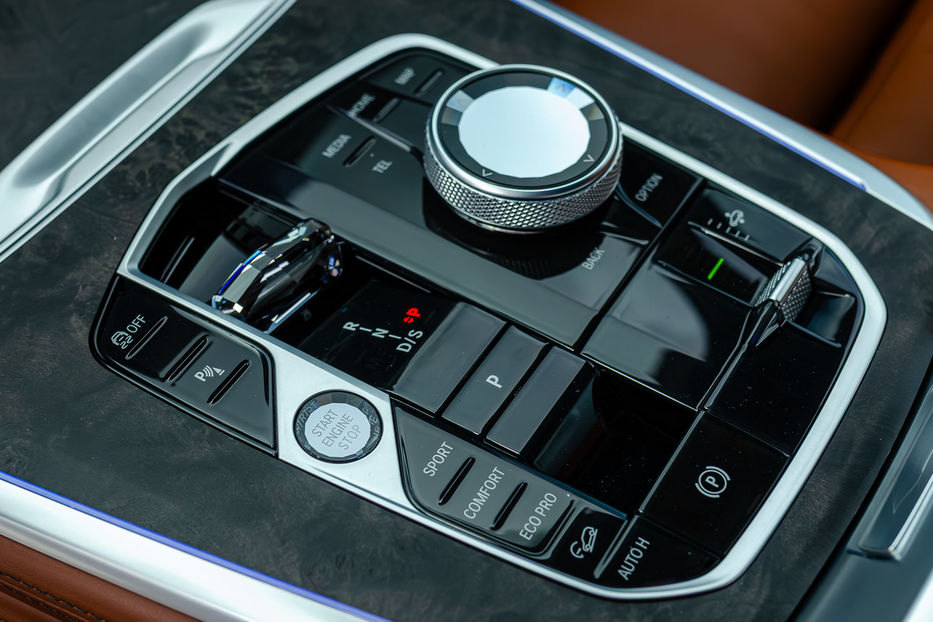 Продам BMW X7 M60i Xdrive 2023 года в Киеве