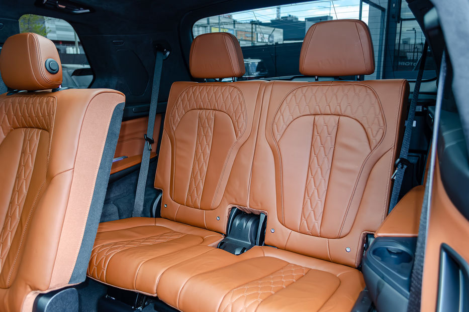 Продам BMW X7 M60i Xdrive 2023 года в Киеве