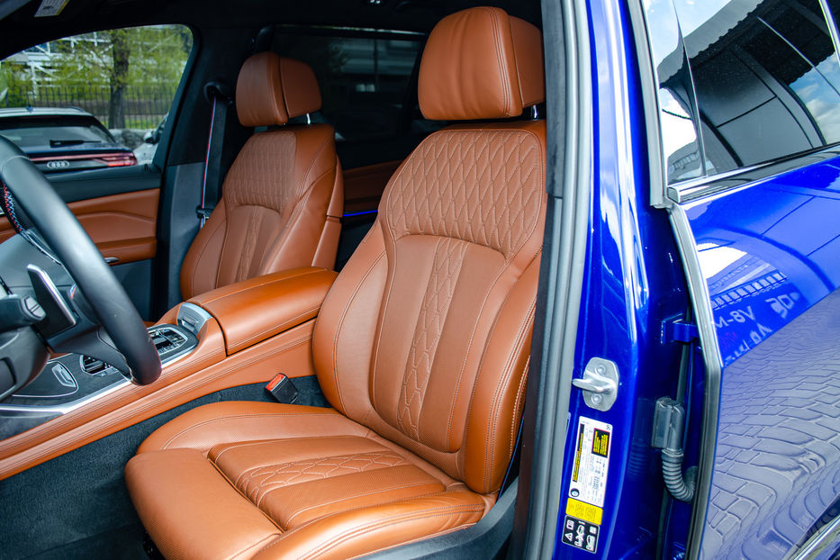 Продам BMW X7 M60i Xdrive 2023 года в Киеве