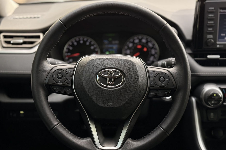 Продам Toyota Rav 4 2.5 e-CVT (222 к.с.) • XLE 2022 года в Киеве