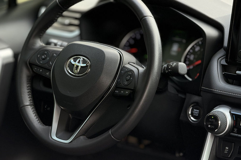 Продам Toyota Rav 4 2.5 e-CVT (222 к.с.) • XLE 2022 года в Киеве