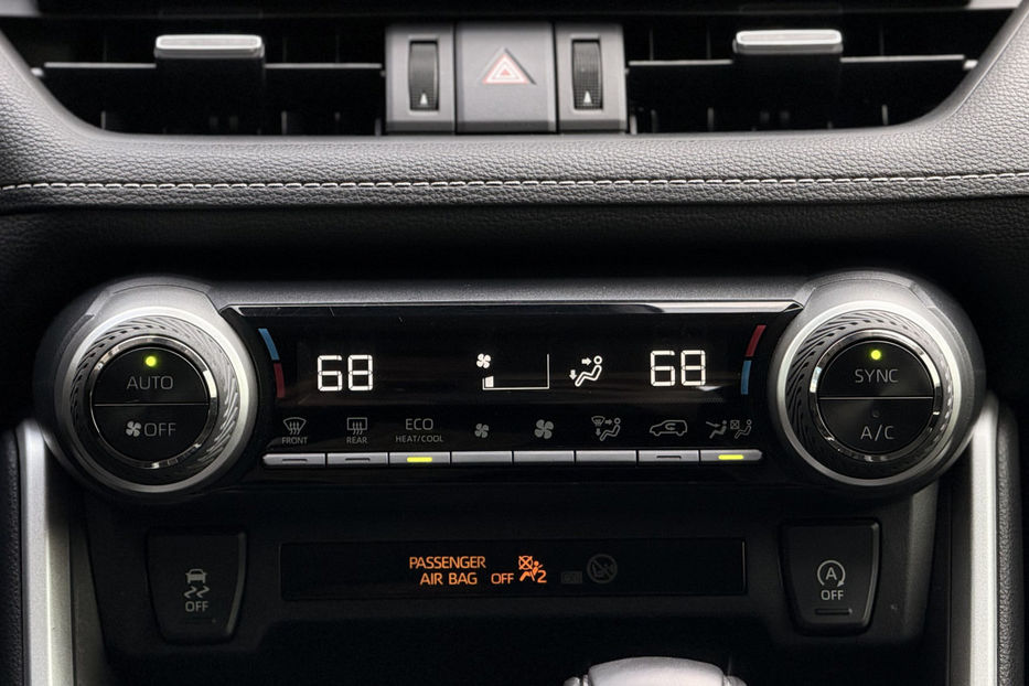 Продам Toyota Rav 4 2.5 e-CVT (222 к.с.) • XLE 2022 года в Киеве