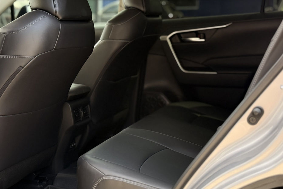 Продам Toyota Rav 4 2.5 e-CVT (222 к.с.) • XLE 2022 года в Киеве