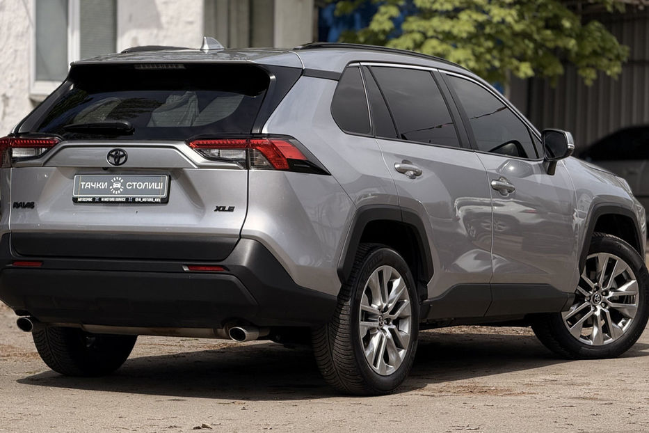 Продам Toyota Rav 4 2.5 e-CVT (222 к.с.) • XLE 2022 года в Киеве