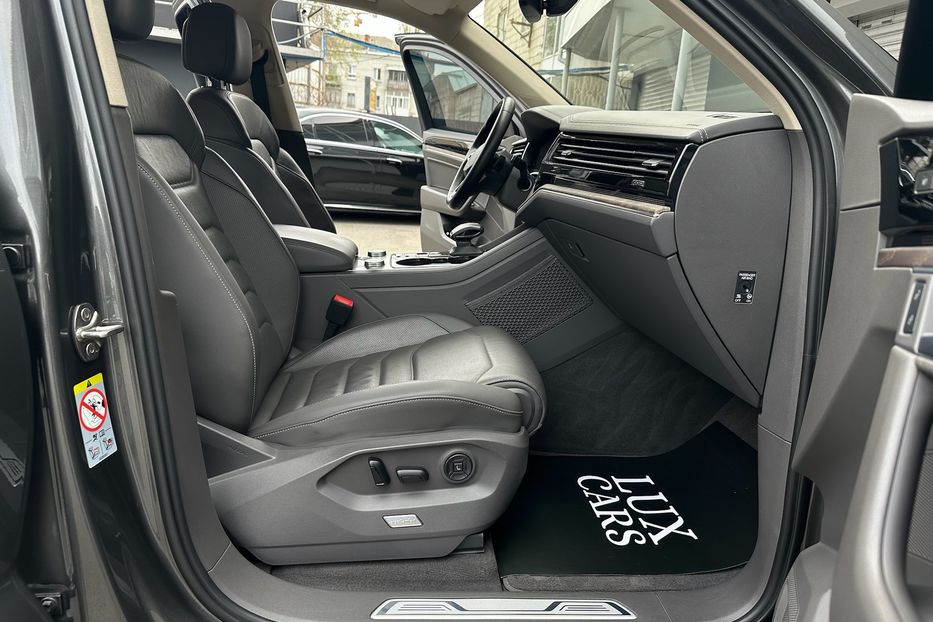 Продам Volkswagen Touareg TDI Elegance  2021 года в Киеве