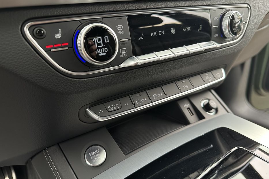 Продам Audi Q5 40TDI S-Line 2023 года в Киеве