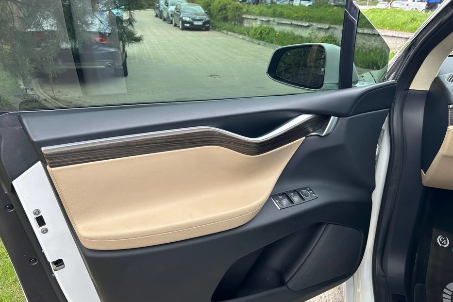 Продам Tesla Model X 90кв 2016 года в Черновцах
