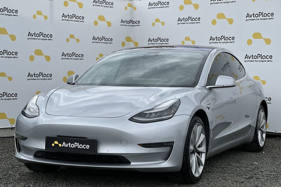 Продам Tesla Model 3 2018 года в Луцке