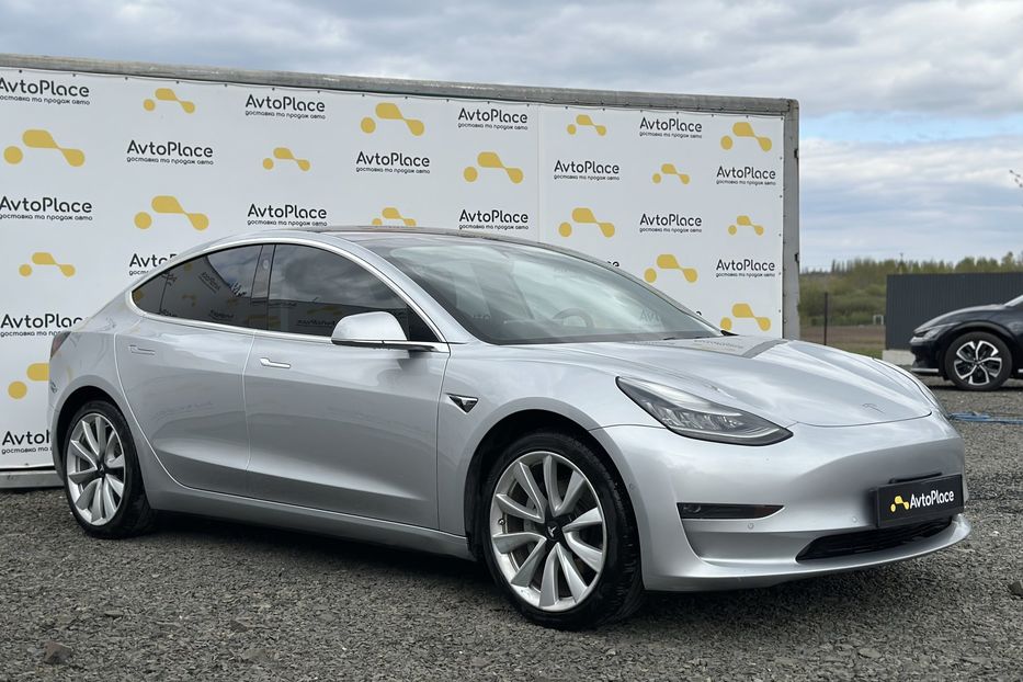 Продам Tesla Model 3 2018 года в Луцке