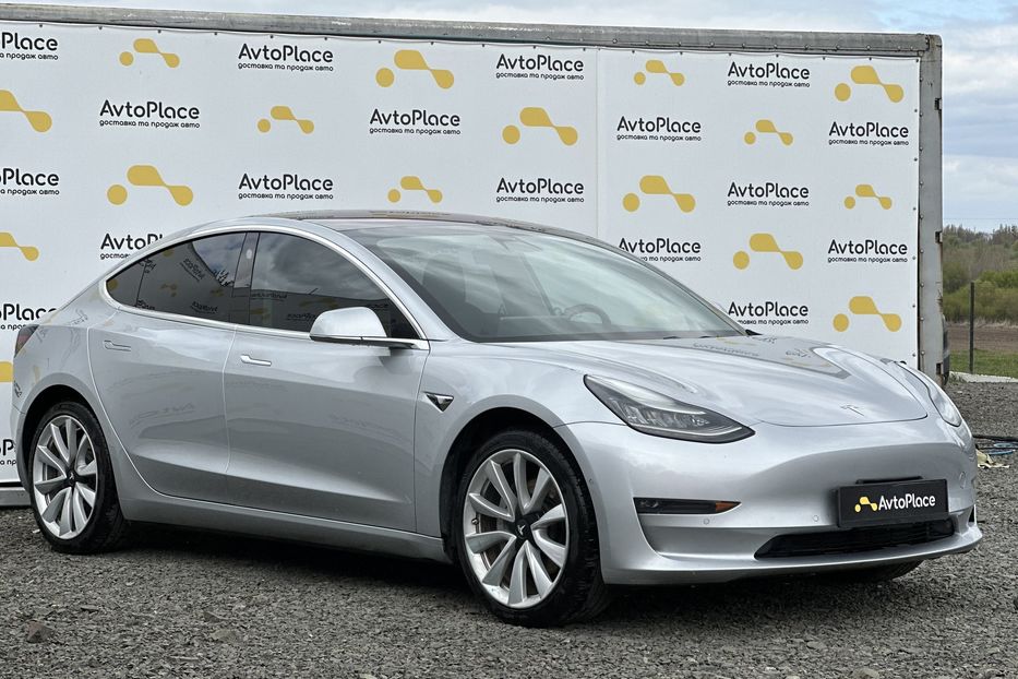 Продам Tesla Model 3 2018 года в Луцке