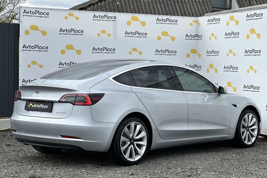 Продам Tesla Model 3 2018 года в Луцке