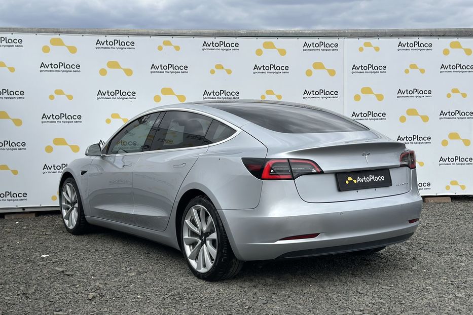 Продам Tesla Model 3 2018 года в Луцке