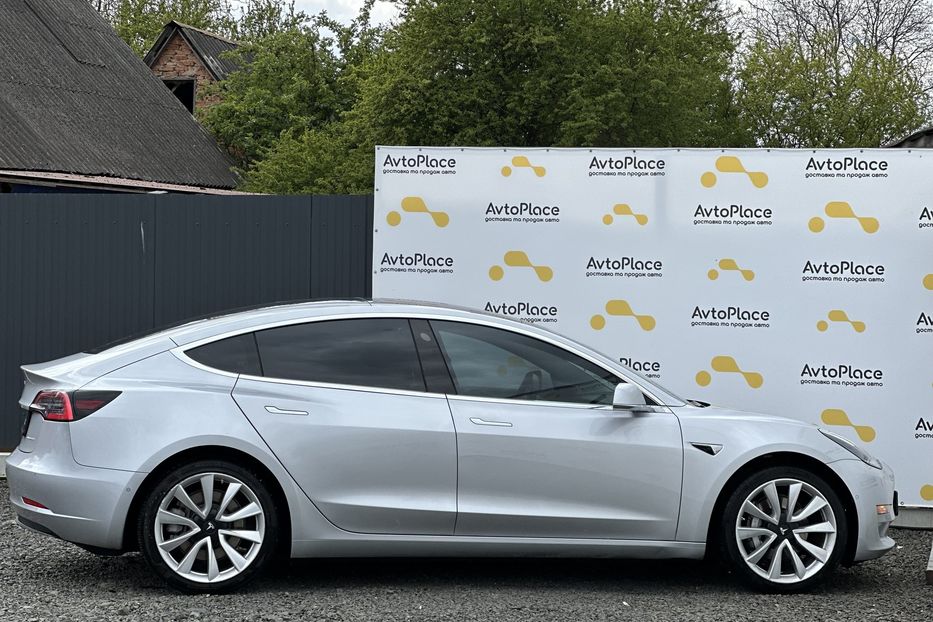 Продам Tesla Model 3 2018 года в Луцке