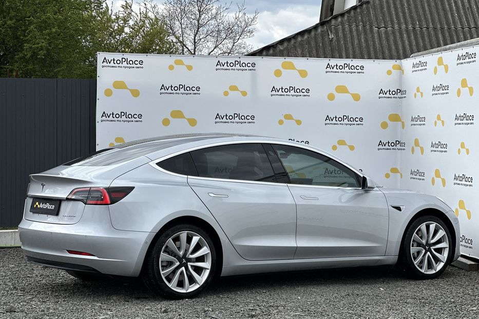Продам Tesla Model 3 2018 года в Луцке