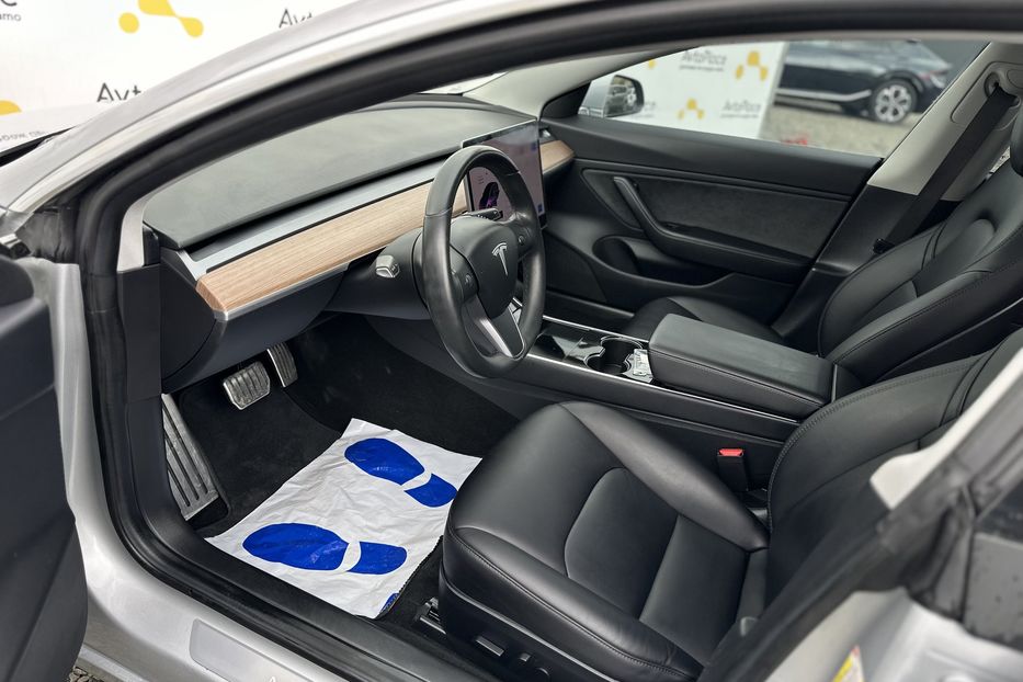 Продам Tesla Model 3 2018 года в Луцке