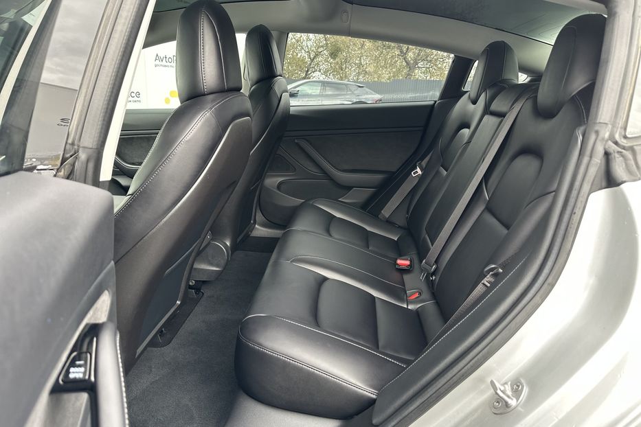 Продам Tesla Model 3 2018 года в Луцке