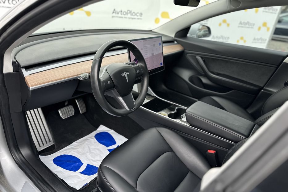 Продам Tesla Model 3 2018 года в Луцке
