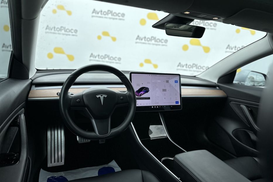 Продам Tesla Model 3 2018 года в Луцке