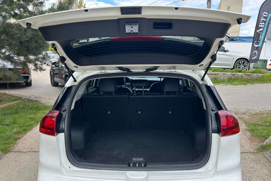 Продам Kia Niro 64кВ 2022 года в Черновцах