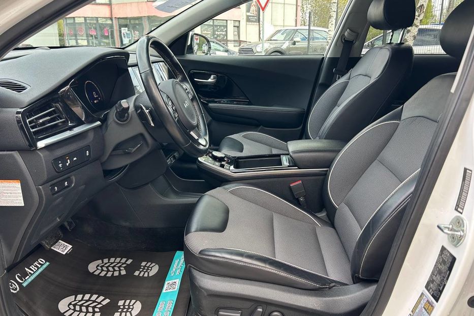 Продам Kia Niro 64кВ 2022 года в Черновцах