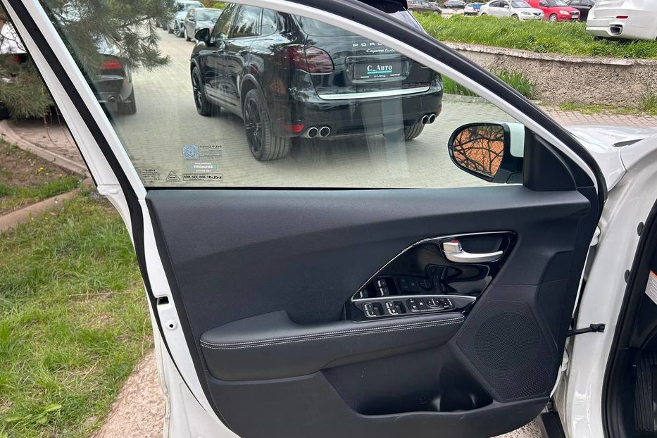 Продам Kia Niro 64кВ 2022 года в Черновцах